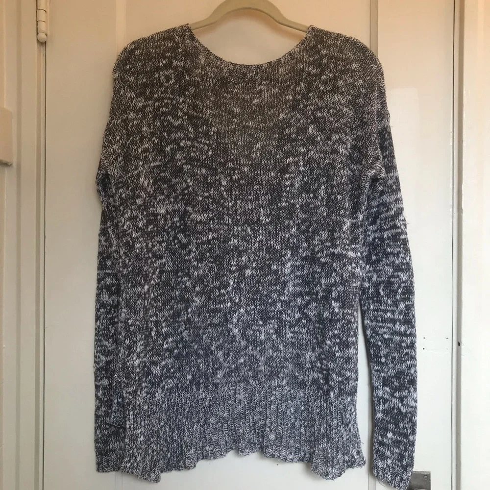Gray and White Marled V-Neck Sweater Abercrombie size Medium/Large